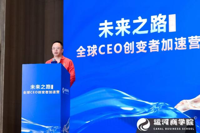 周鴻祎風馬牛演講談AI:2025年是智能體之年 分三大步驟六大方向 周鴻祎風馬牛演講談AI:2025年是智能體之年 分三大步驟六大方向